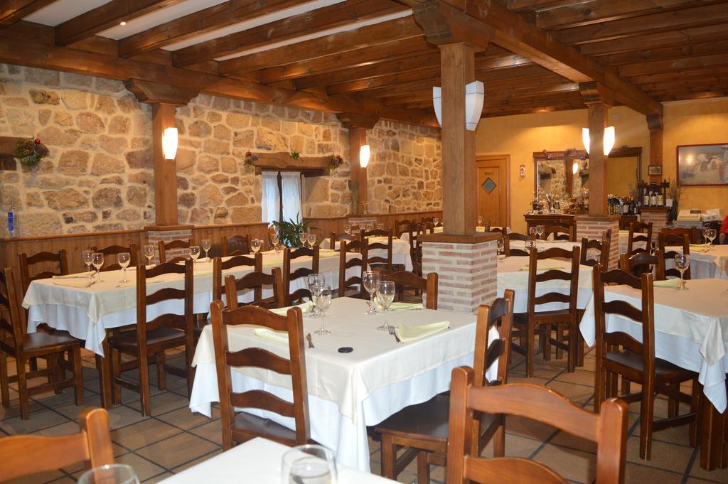 Hostal Revinuesa Exterior photo