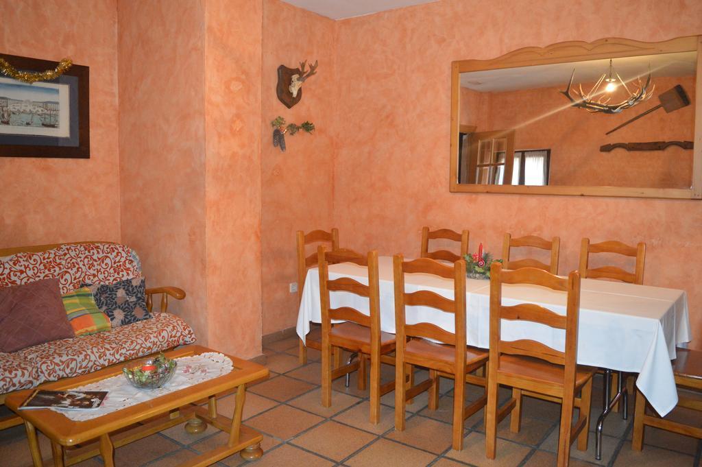 Hostal Revinuesa Exterior photo